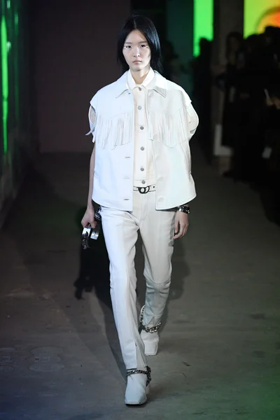 Look 15